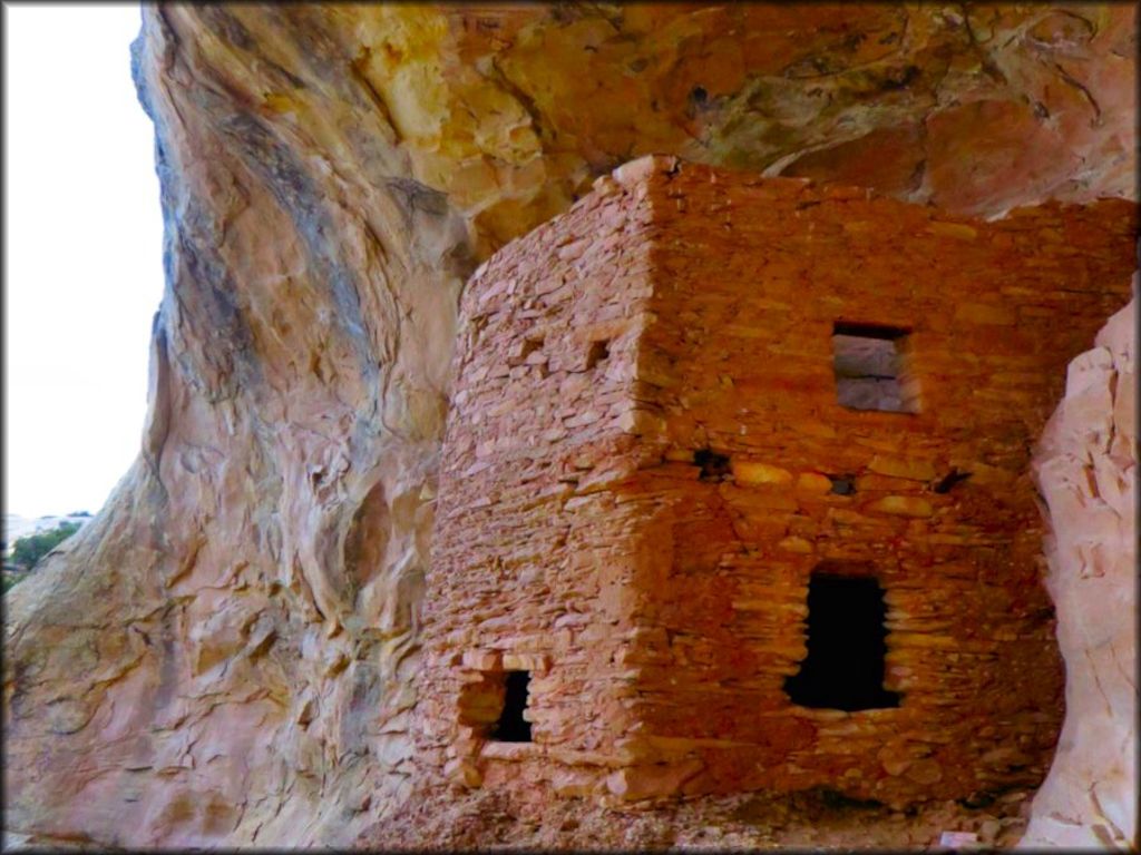 Arch Canyon and Combs Wash Trail