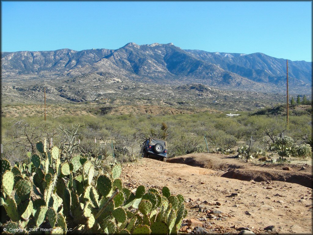 4WD vehicle at Charouleau Gap Trail