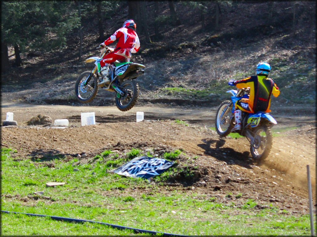 OHV jumping at Echo Valley Farm Motocross Track