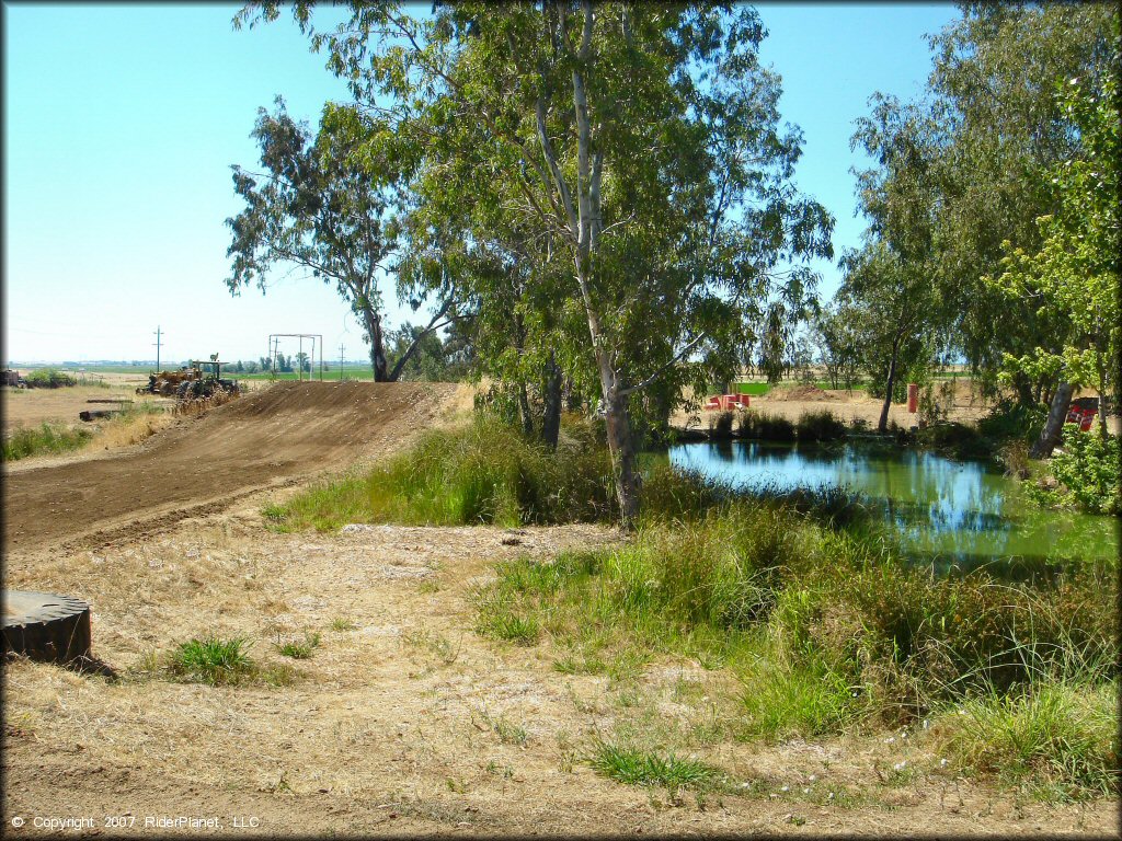 Example of terrain at Cycleland Speedway Track