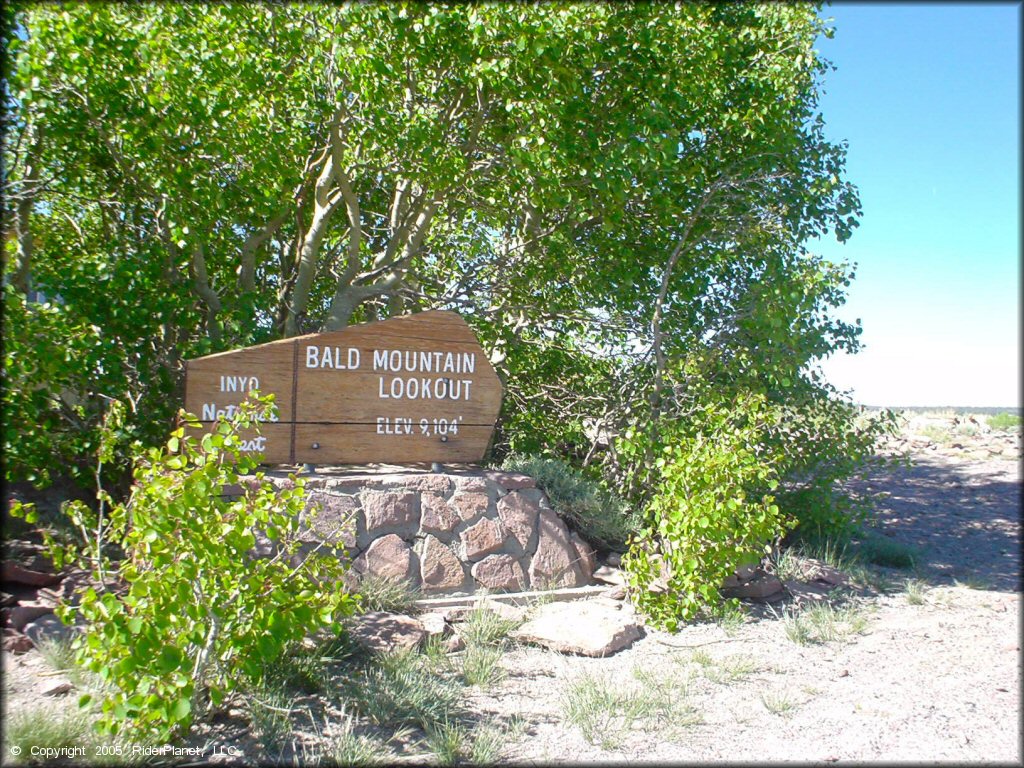 Amenities example at Mammoth Lakes Trail