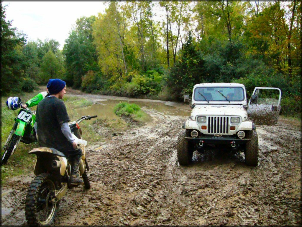 4WD vehicle at Mounds ORV Area Trail