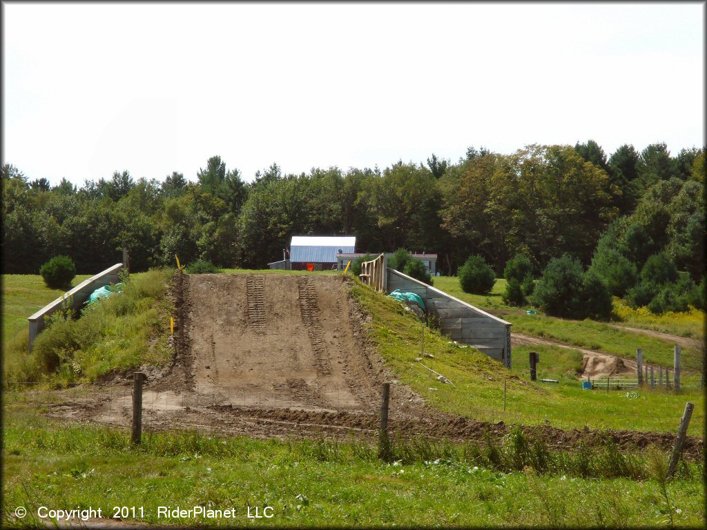 A trail at Thornwood MX Track